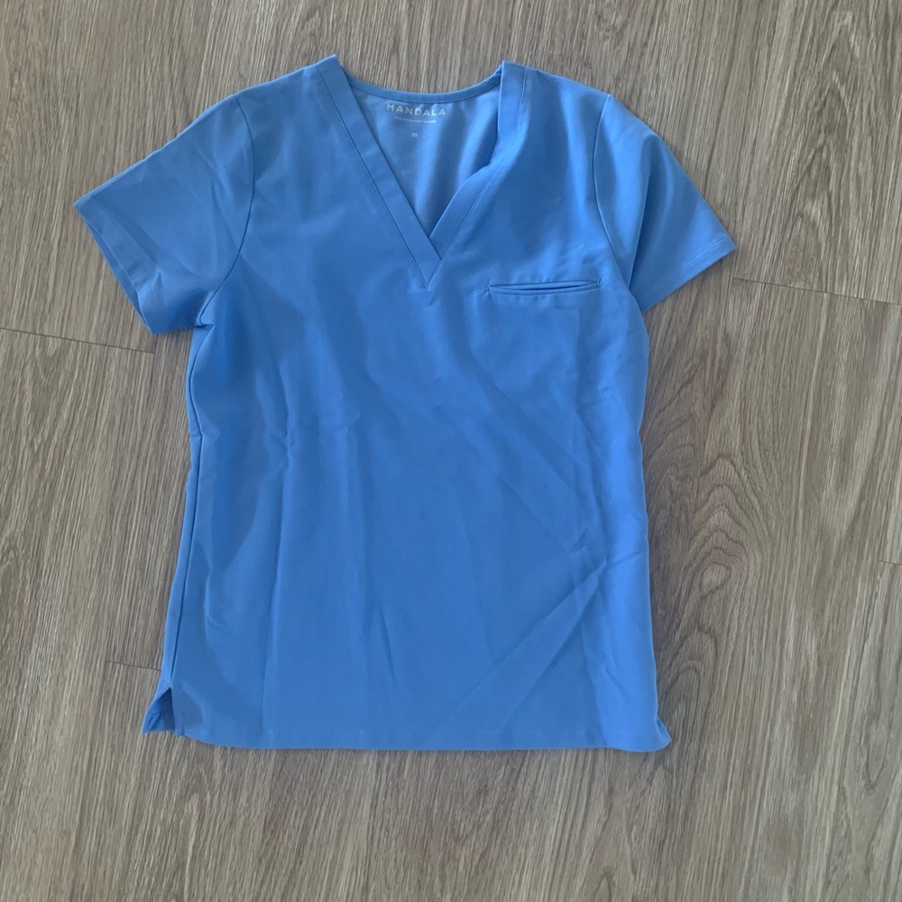 MANDALA SCRUB TOP